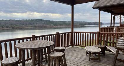 Small Lakefront Cabin