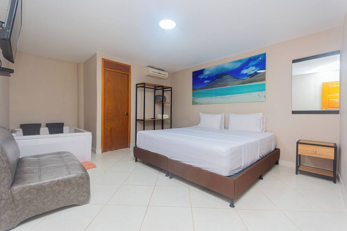 Standard Double Room, 1 Double Bed, Hot Tub | Free WiFi