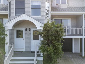 Exterior detail - Eden Ridge Townhouse 5-C (Bethel)