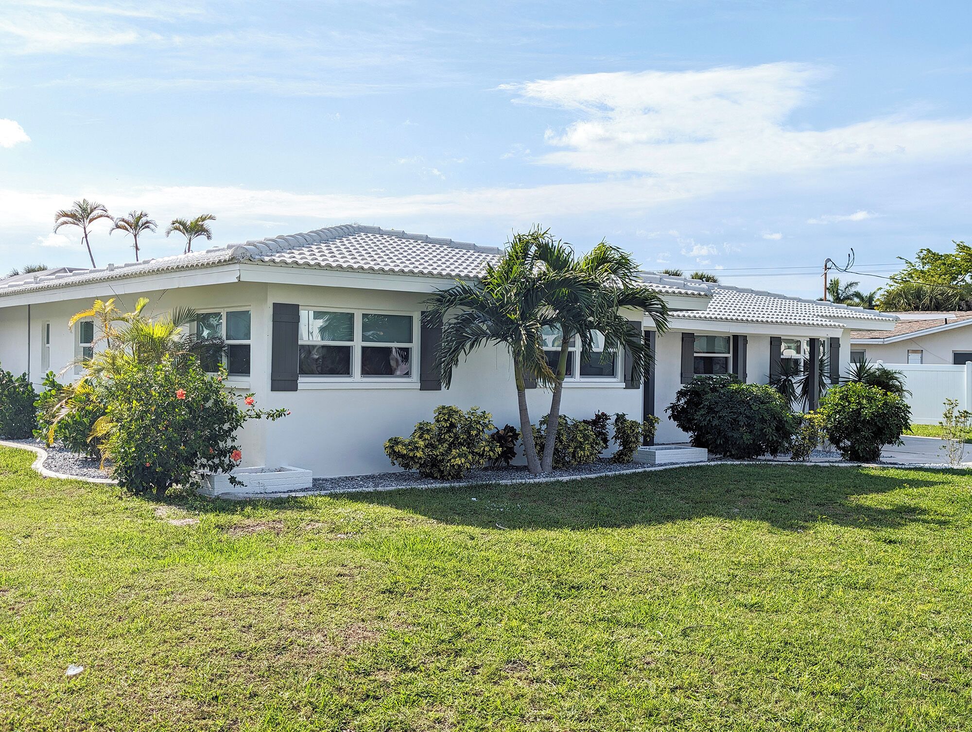 Spacious 5-bedroom Waterfront Property With Pool In Fantastic Cape Coral