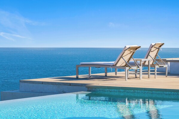 A heated pool - MALIBU contemporary home w/OCEAN VIEWS close to the Malibu Village & BEACH (Malibu)