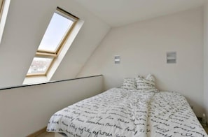 3 bedrooms, desk, iron/ironing board, travel cot