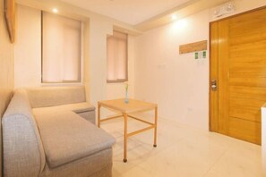 Room - RedDoorz @ Benelio Suites Pavia Iloilo (Pavia)