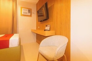 Room - RedDoorz @ Benelio Suites Pavia Iloilo (Pavia)