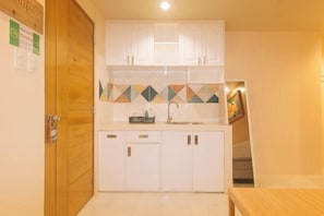 Room - RedDoorz @ Benelio Suites Pavia Iloilo (Pavia)