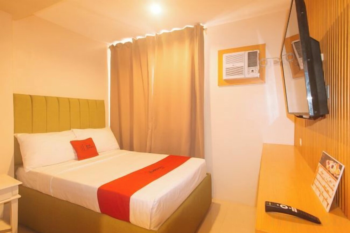 RedDoorz Deluxe Room