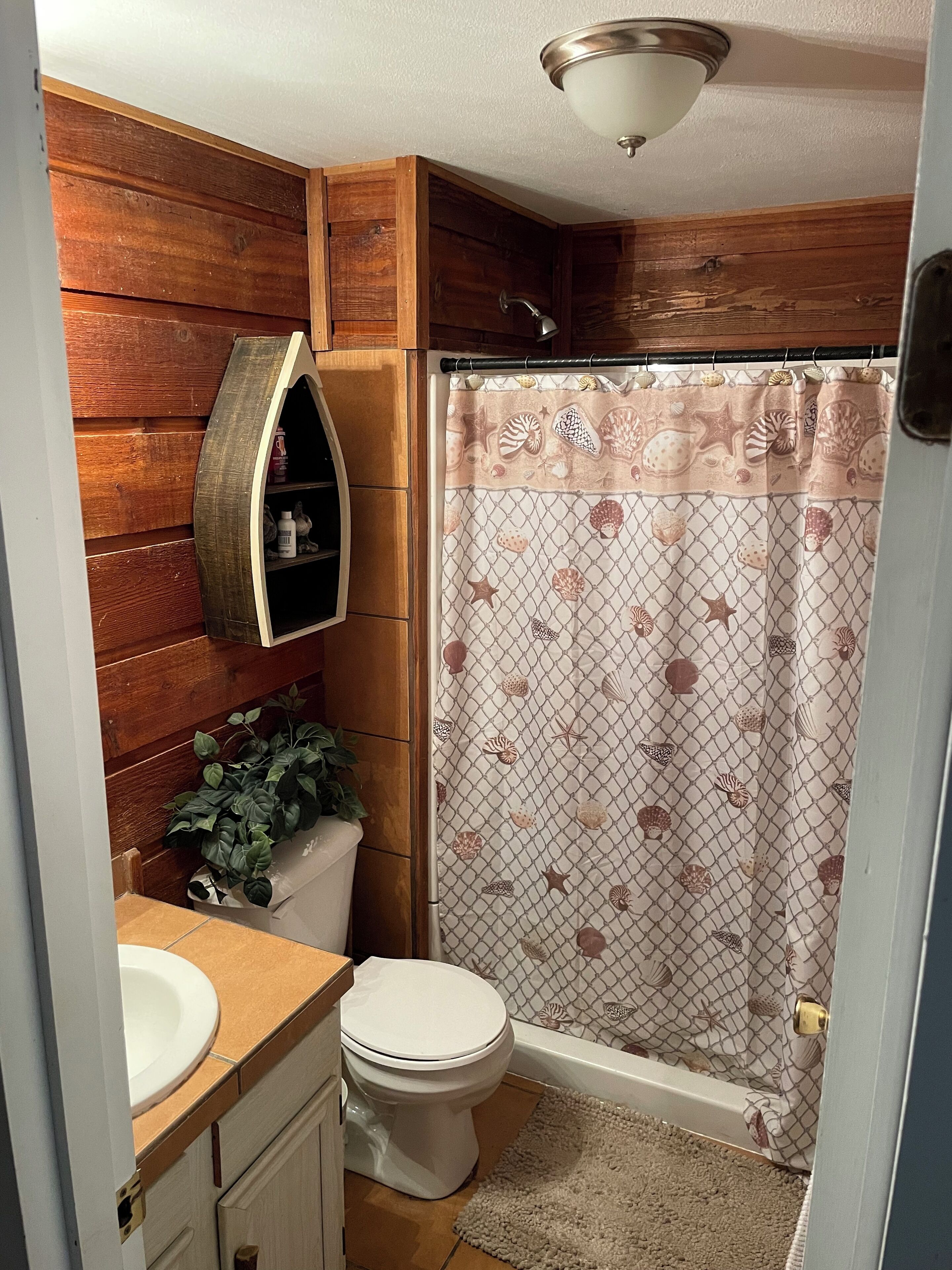 مناشف، صابون، ورق حمّام