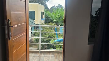 舒适客房, 阳台, 山景 | 浴室 | 淋浴设施、大花洒淋浴喷头、免费洗浴用品、毛巾