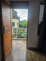 Habitación Confort, balcón, vistas a la montaña | Baño | Ducha y cabezal de ducha tipo lluvia