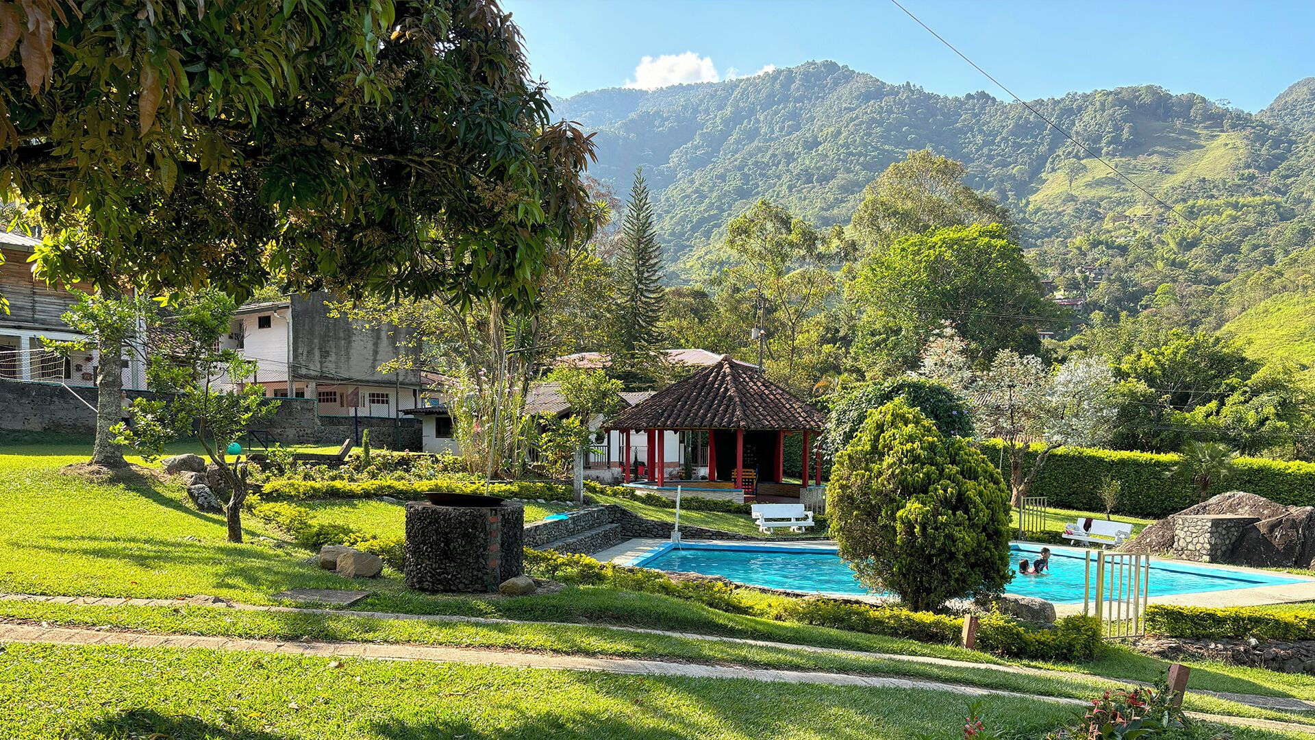 Family Cabin, Balcony, Mountain View | Ruang tamu