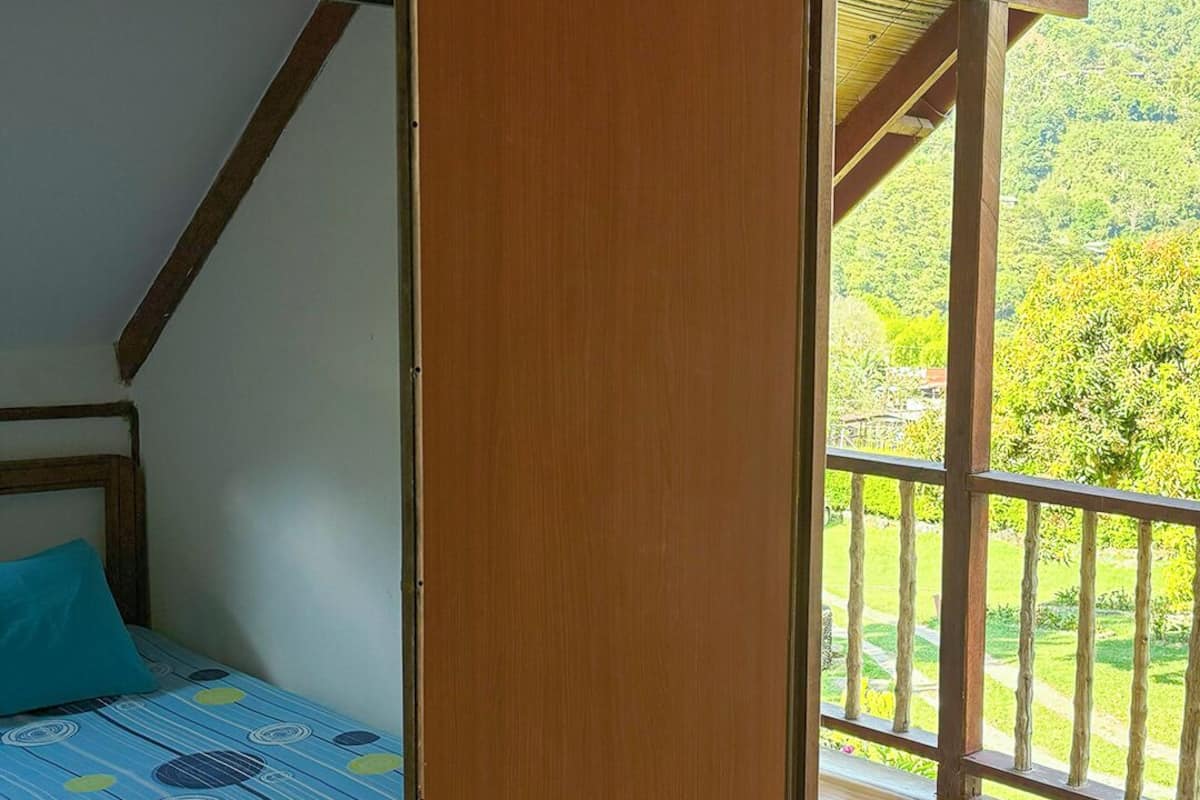 Family Cabin, Balcony, Mountain View | WiFi (free), bed sheets