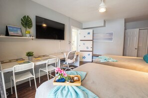 2 bedrooms, desk, iron/ironing board, travel crib - Beach #1 - Only a few steps to the beach with pool (Hollywood)
