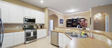 ميكروويف، فرن، موقد طهي مسطح، غسالة أطباق