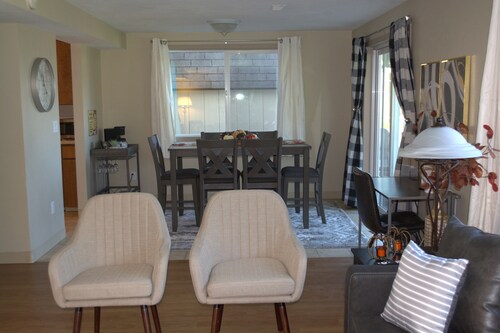 Comfy and Cozy 2-bedroom, 1 bath basement condo in lovely Lewiston with WiFi