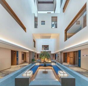 تفاصيل الفندق من الداخل