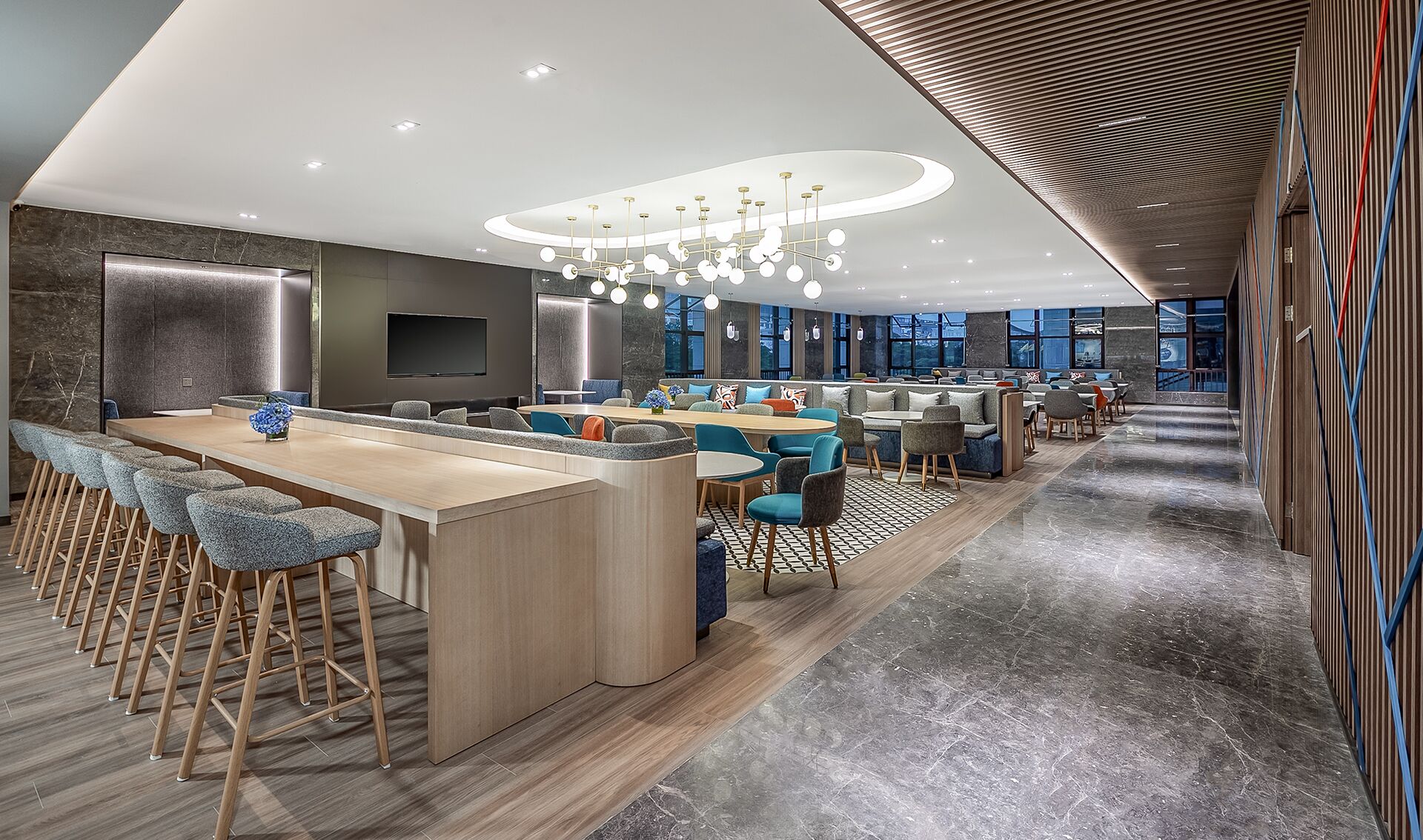 Free daily buffet breakfast 