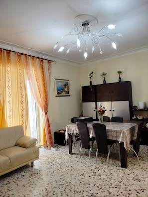 Interior - Pinewood Central House (Castellana Grotte)