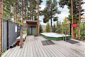 Exterior - Renovated 2 Bedroom Condo Next to Snowflake Lift - Walk to Lifts and Town! (Breckenridge)
