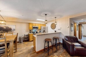 Exterior - Renovated 2 Bedroom Condo Next to Snowflake Lift - Walk to Lifts and Town! (Breckenridge)
