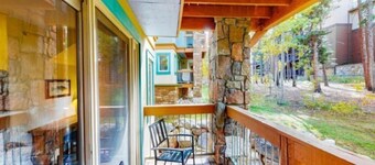 Renovated 2 Bedroom Condo Next to Snowflake Lift - Walk to Lifts and Town!