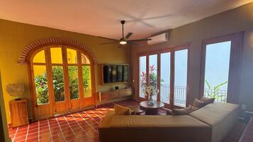 تلفزيون ذكي