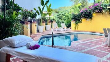 حمّام سباحة خارجي، حمّام سباحة مُدفَّأ