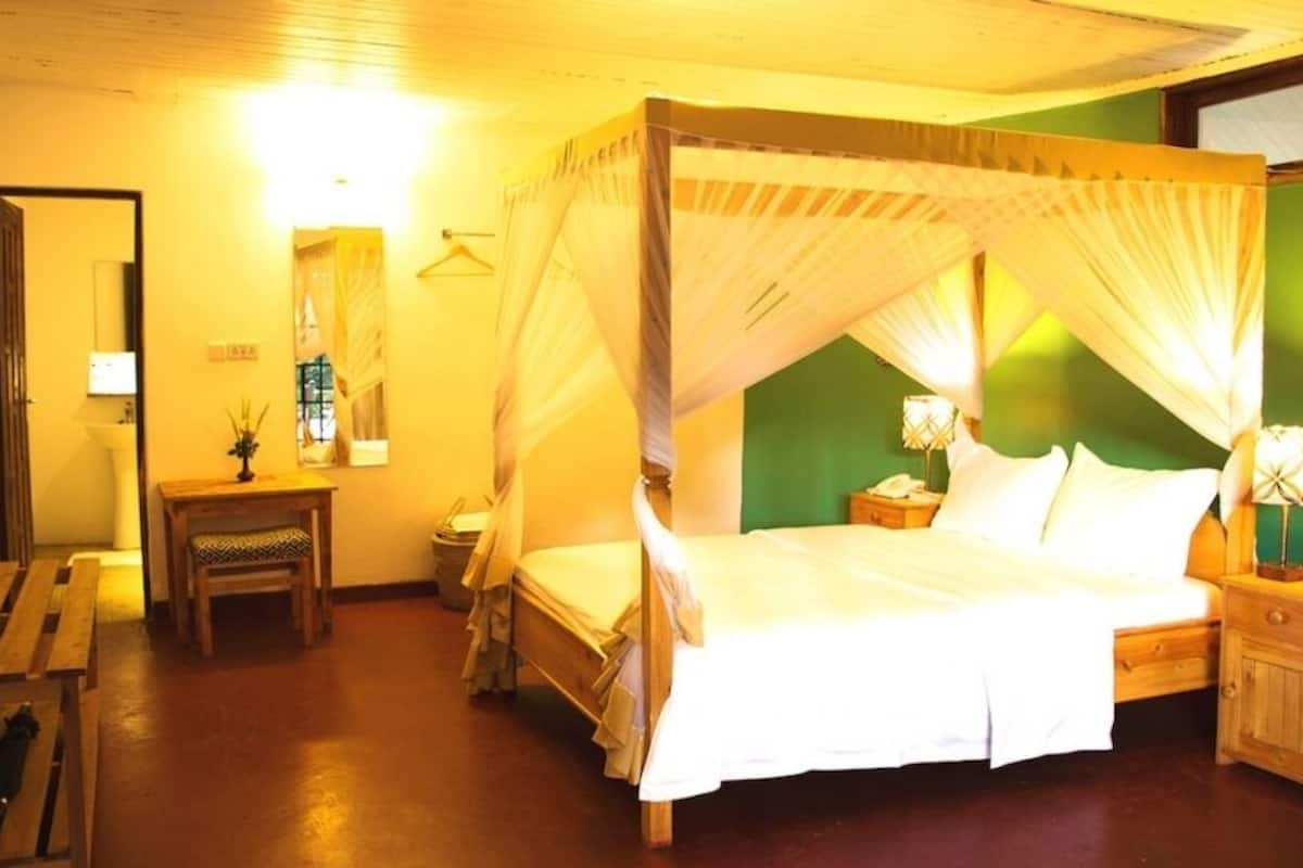 1 bedroom, hypo-allergenic bedding, free minibar, in-room safe