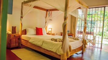 Premium bedding, free minibar, in-room safe, desk