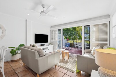 Unit 6 - Villa Aqua 6 - - Riverfront Noosaville