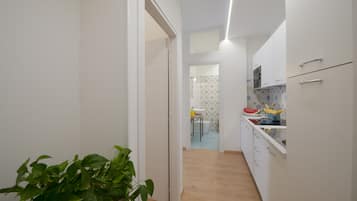 Kühlschrank, Mikrowelle, Geschirrspüler