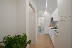 Kühlschrank, Mikrowelle, Geschirrspüler