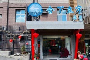 Unclassified image, 4 of 12, button - Shexia Li Yu (Pingtung)