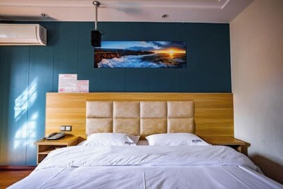 Anshun City Impression Hotel (Xintiandi Food Street)