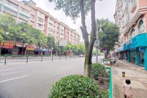 Unclassified image, 3 of 24, button - Anshun City Impression Hotel (Xintiandi Food Street) (Anshun)