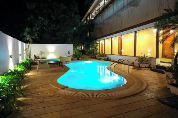 Outdoor pool - Rosetum Anjuna Goa (Anjuna)