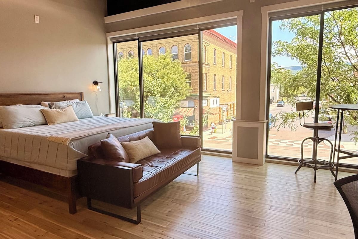Luxury Studio Suite, City View