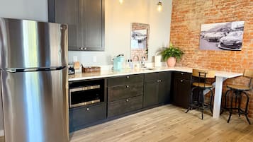 Luxury Room | Private kitchen | Full-size fridge, microwave, coffee/tea maker, ice maker