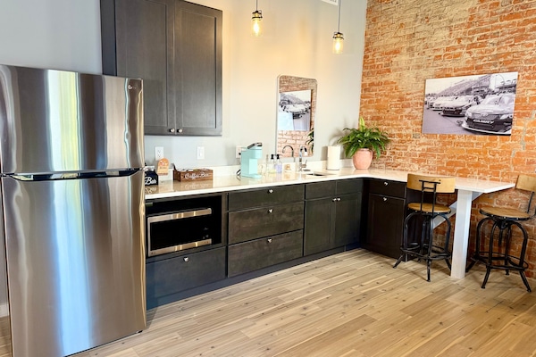 Quarto superluxo | Cozinha privada | Geladeira grande, micro-ondas, cafeteira/chaleira, máquina de gelo