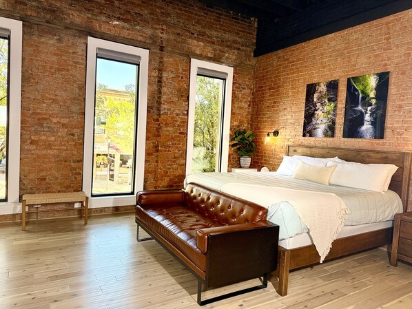 Luxury Studio Suite | Down duvets, memory-foam beds, desk, laptop workspace - The Benjamin Hotel (Watkins Glen)