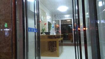 المنشأة من الداخل