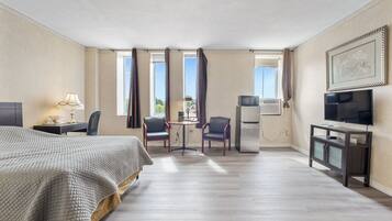 Deluxe Double Room | 1 bedroom, desk, iron/ironing board, free WiFi