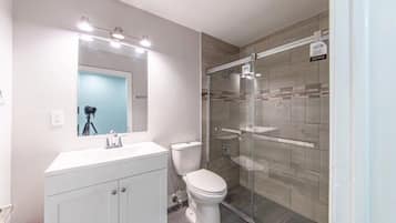 Appartement Confort | Bureau, fer et planche à repasser, accès au Wi-Fi (inclus)