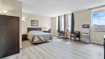 Deluxe Double Room | Desk, iron/ironing board, free WiFi