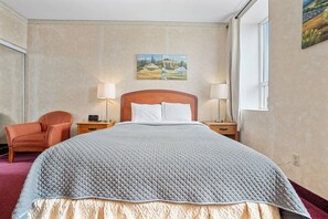 Desk, iron/ironing board, free WiFi - Royal Inn and Suites at Guelph (Guelph)