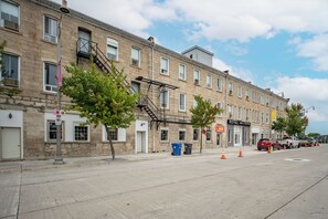 Exterior - Royal Inn and Suites at Guelph (Guelph)
