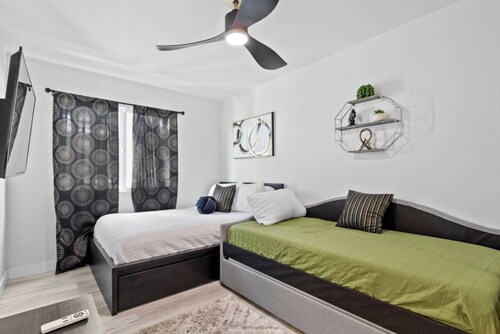 3bed/2ba, Fam Friendly, Views & Downtown