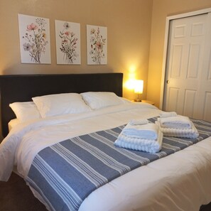 2 多间卧室、熨斗/熨衣板、免费 WiFi、床单