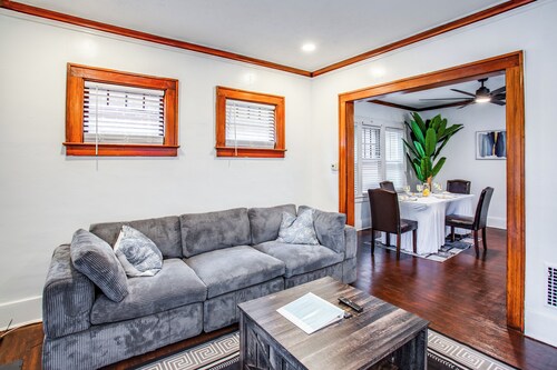 Amazing 3BR house in Rochester with AC, WiFi, Steps: Airport, UofR, RIT, Strong
