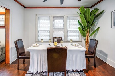 Amazing 3BR house in Rochester with AC, WiFi, Steps: Airport, UofR, RIT, Strong