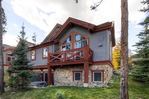 Exterior - Ski-in/ski-out 3 Bedroom Townhome at Snowflake Lift With Private Hot Tub (Breckenridge)